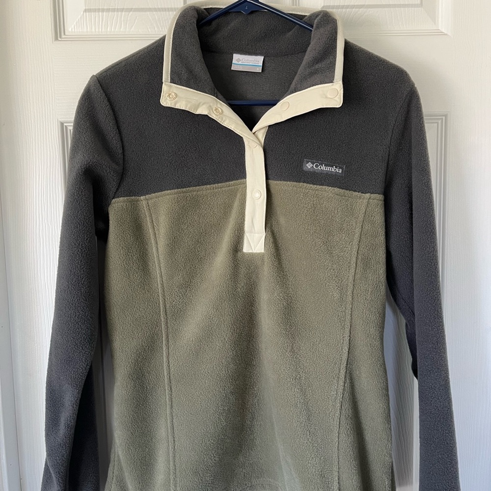 Columbia sweater